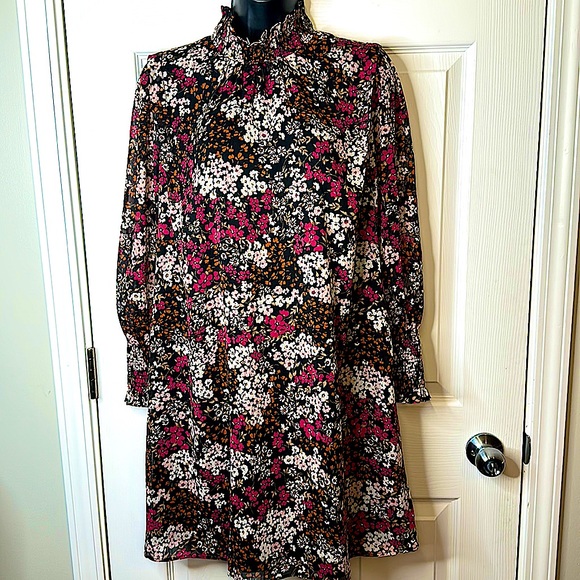 Spring fashion is in full affect with this dress you will rock on out - Picture 1 of 12